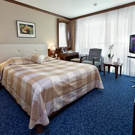 Отель Hotel Best 4*