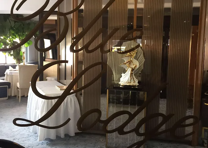 Отель Hotel Best 4*